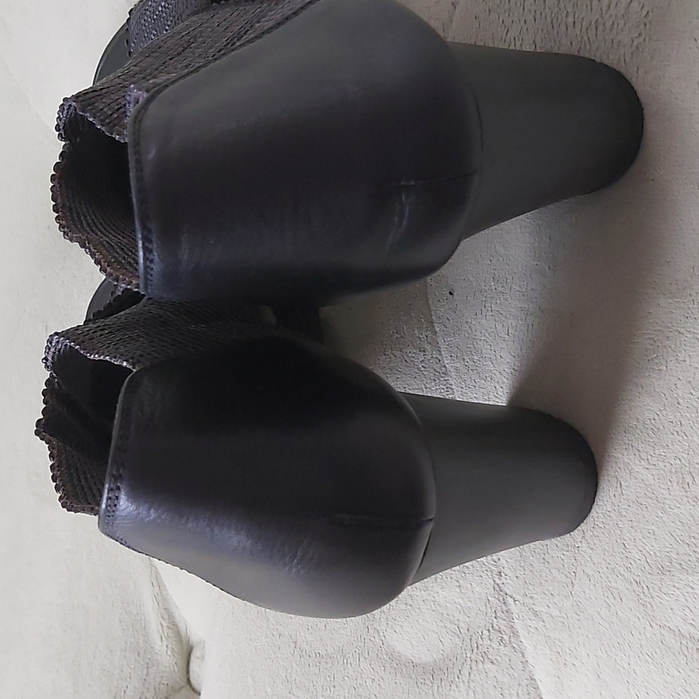 Shoes - Picture 8 of 9